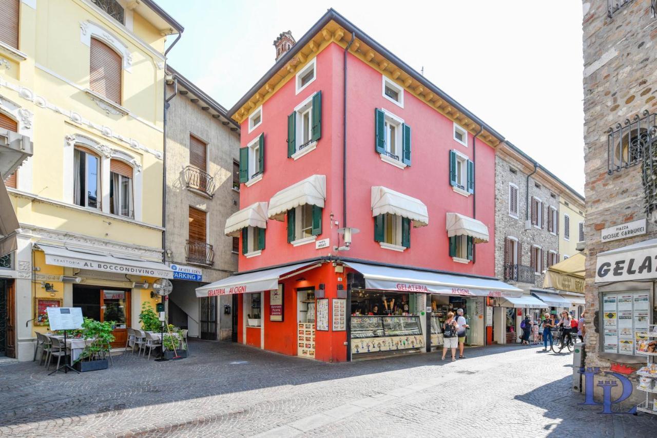 Desenzanoloft Official Partner Marriott Homes & Villas - Queen Of Sirmione Castle View Buitenkant foto
